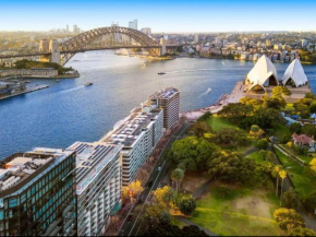 Luxurious Apartment only 250m walk to Opera House, Sydney
